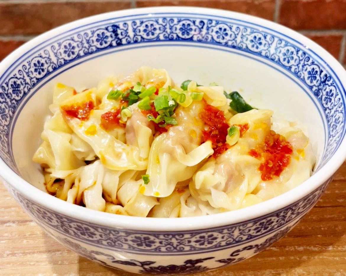 pork-wonton-noodles-with-fiery-chili-oil